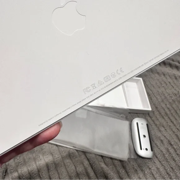 Apple White Magic Keyboard and Mouse Combo - Picture 2 of 8